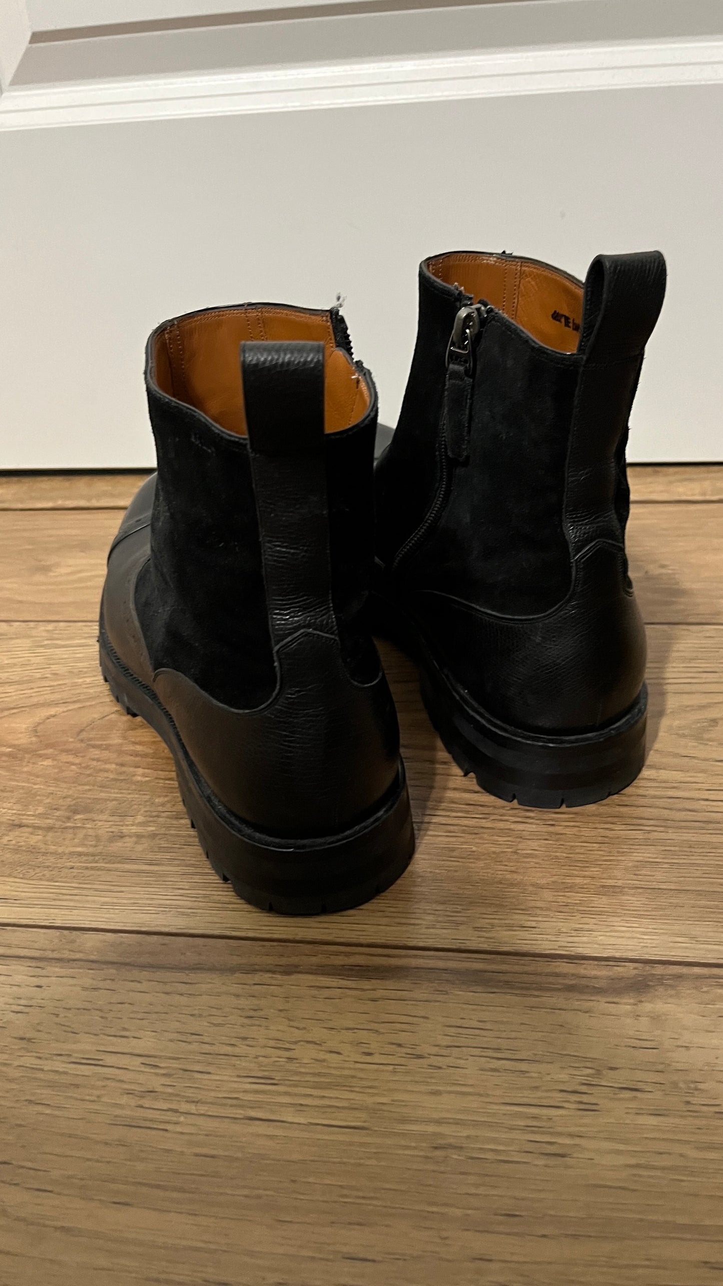 Bally Men’s Chelsea Leather Suede Boots Sz-8 Women’s size 10.5/11