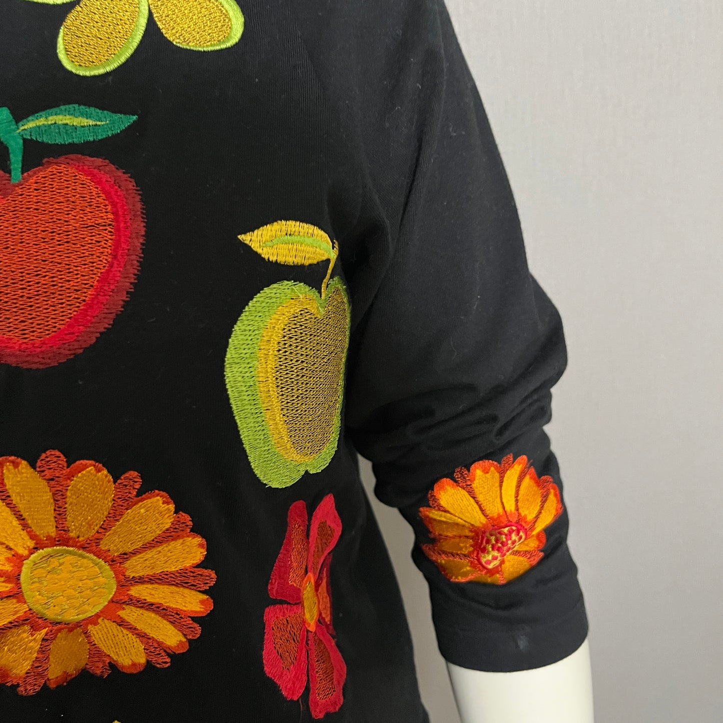 Michael Simon Black Fruit/Floral Embroidered Patch Cotton Cardigan Sz-Medium
