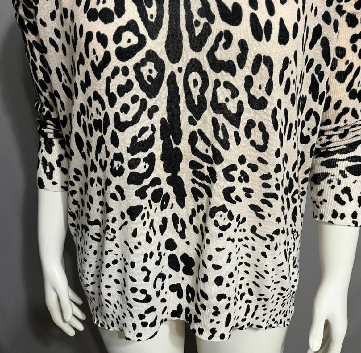 Ellison Cotton Linen Leopard Print V-Neck Sweater Sz-Small