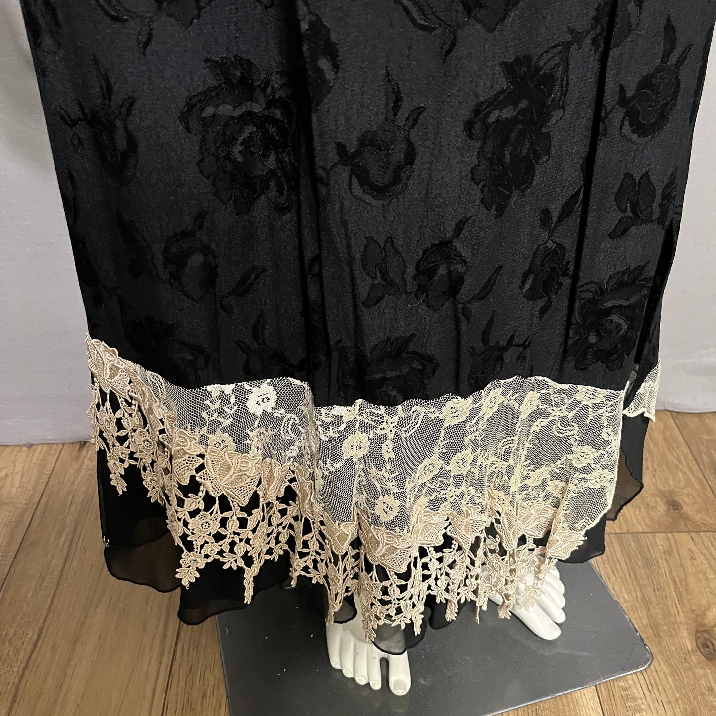 Spencer Alexis Floral Black Maxi Lace Skirt Sz-Lg