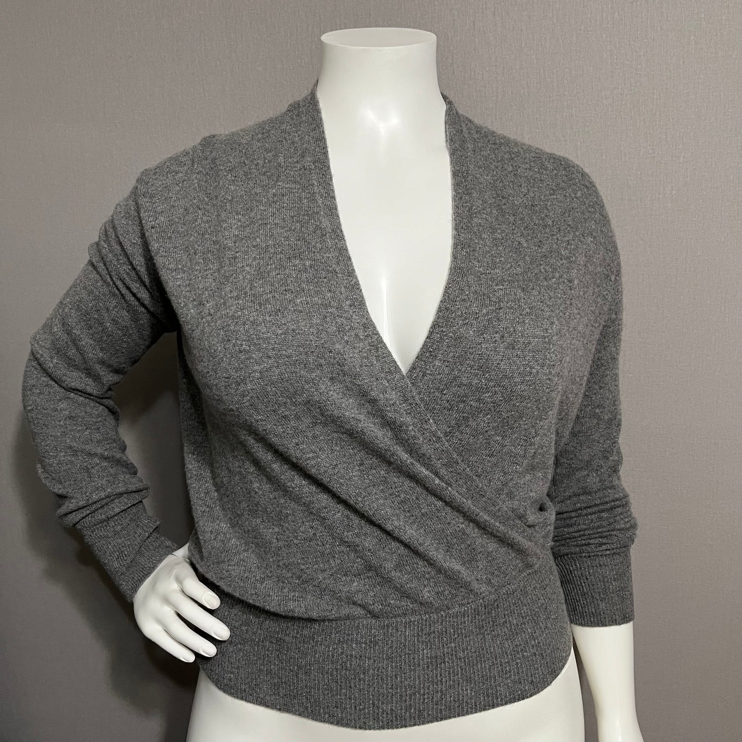 Neiman Marcus 100% Cashmere Gray Pullover Sweater Sz-XL