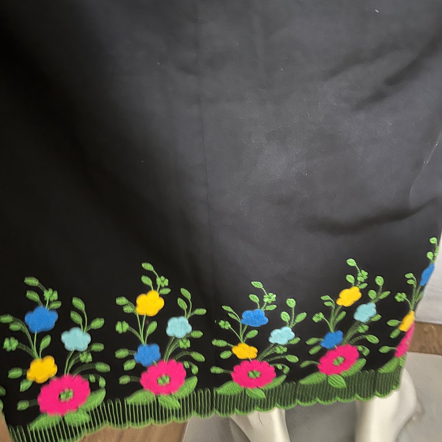 Urnichon Vintage Black Floral Embroidered Hem Sleeveless Maxi Dress Sz-Small