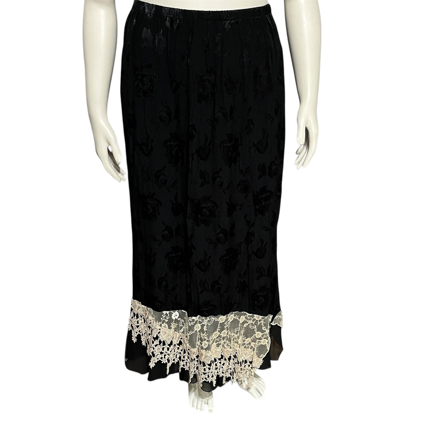 Spencer Alexis Floral Black Maxi Lace Skirt Sz-Lg