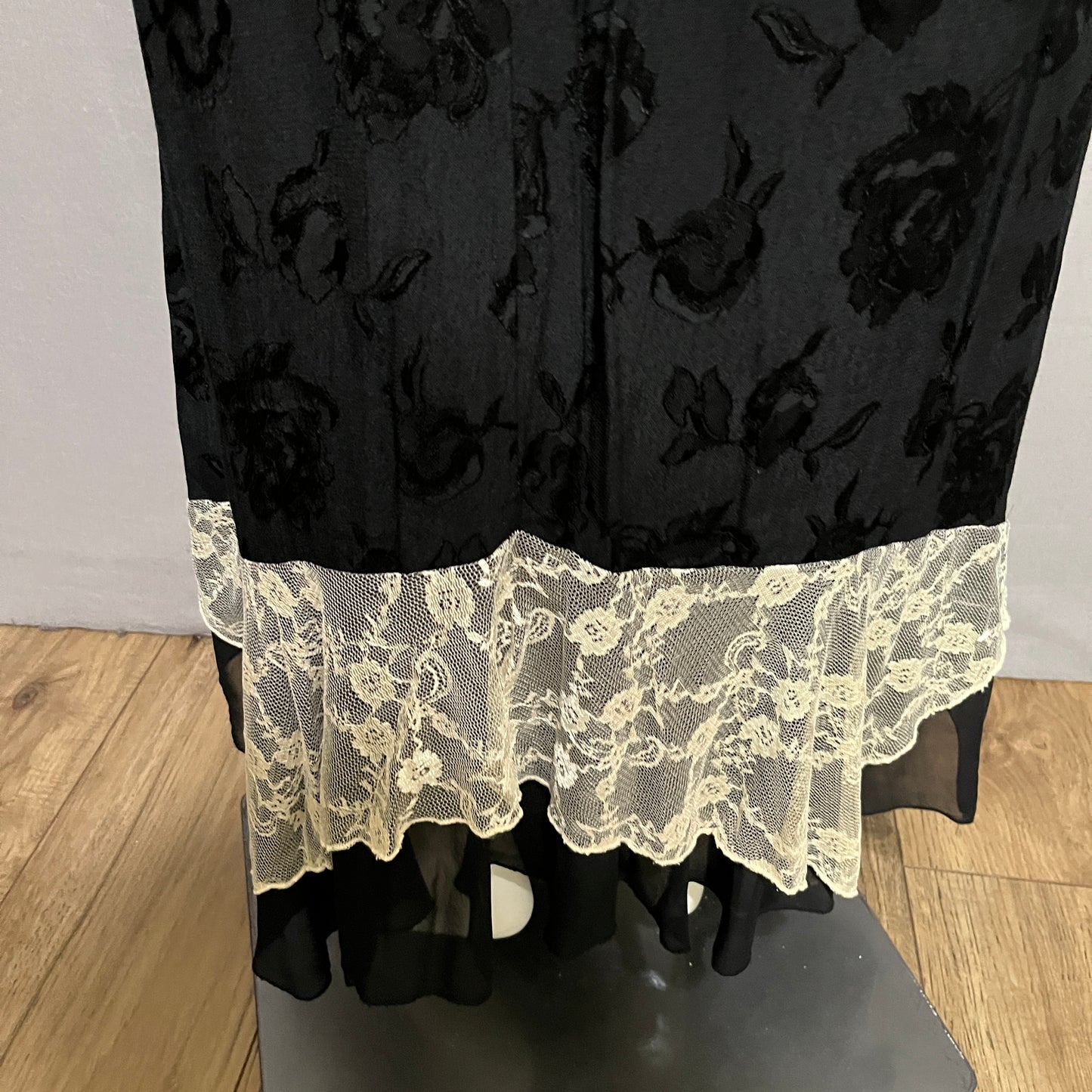 Spencer Alexis Floral Black Maxi Lace Skirt Sz-Lg