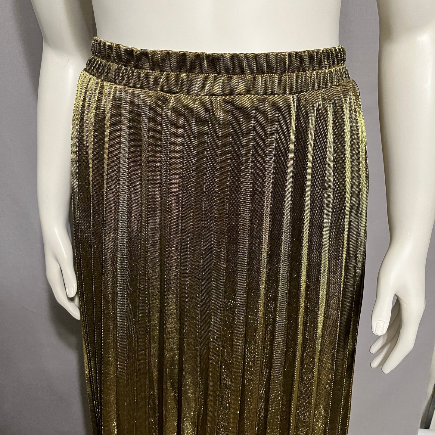 Metallic Pleated Maxi Skirt Sz-Large