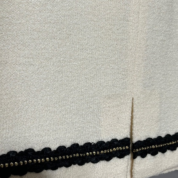 St. John Cream Wool Blend With Black Gold Trim Skirt Sz-4