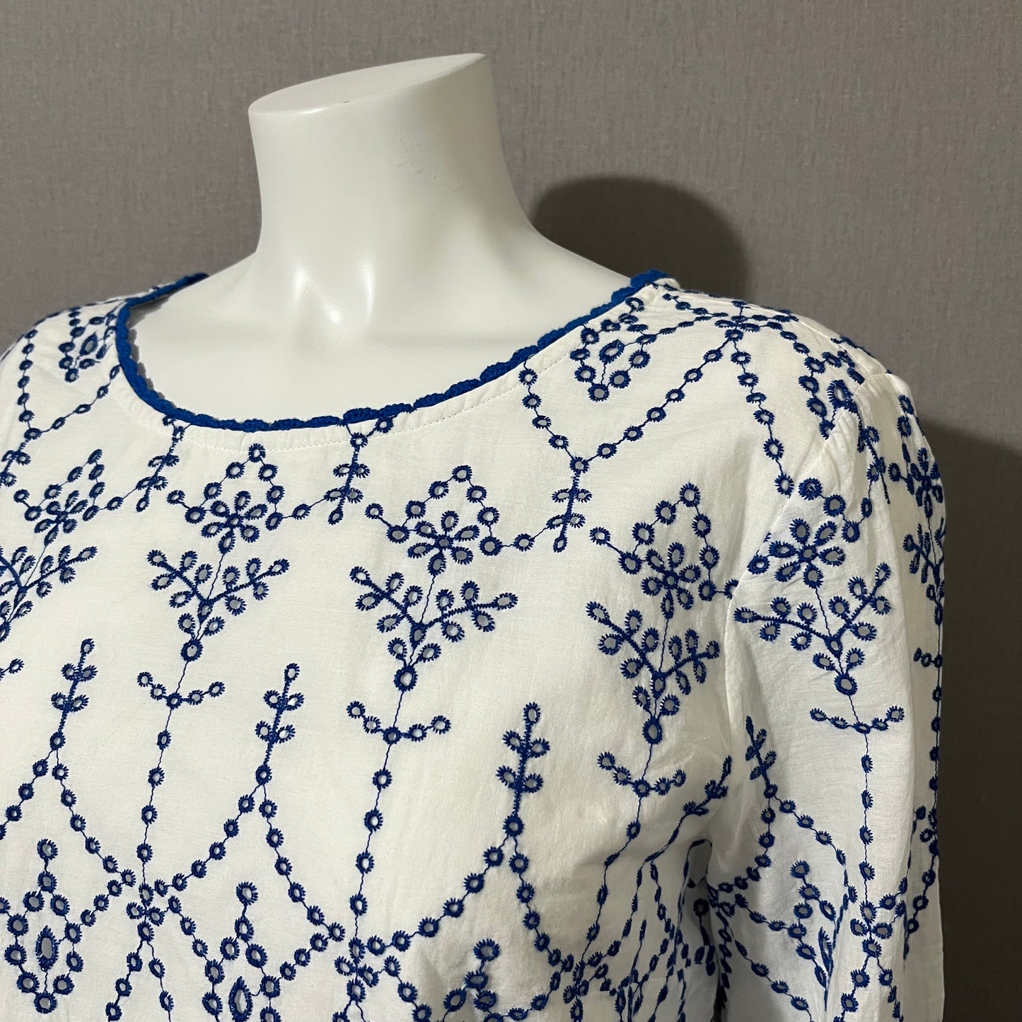 Sundance White | Blue Eyelet Scalloped Hem Top Sz-Large