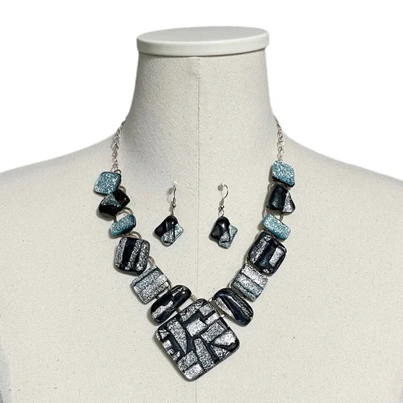Metallic | Blue | Black Necklace Set