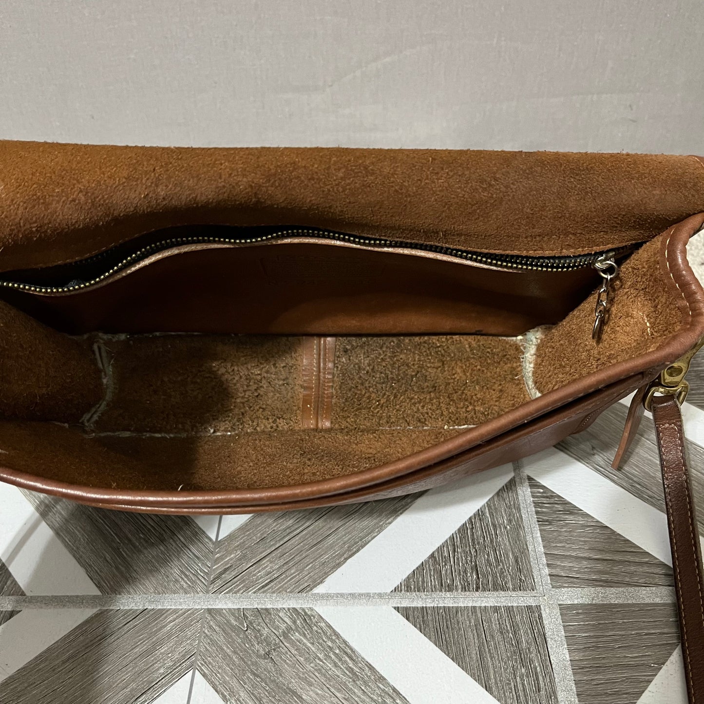 Vintage Coach Brown 9310 Crossbody Leather Handbag