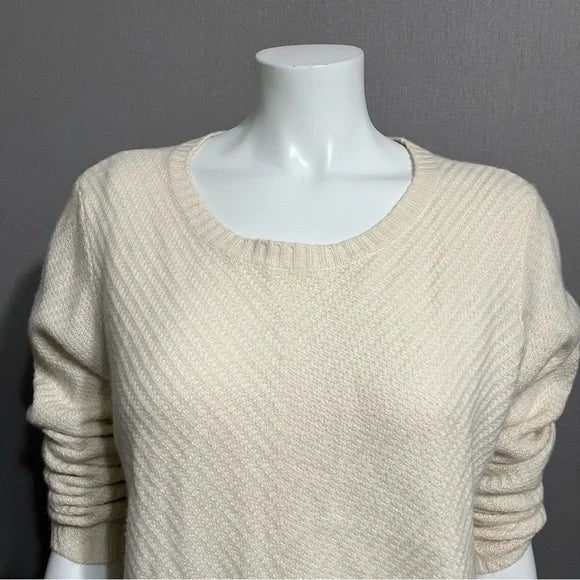 Neiman Marcus Cream Cashmere Sweater