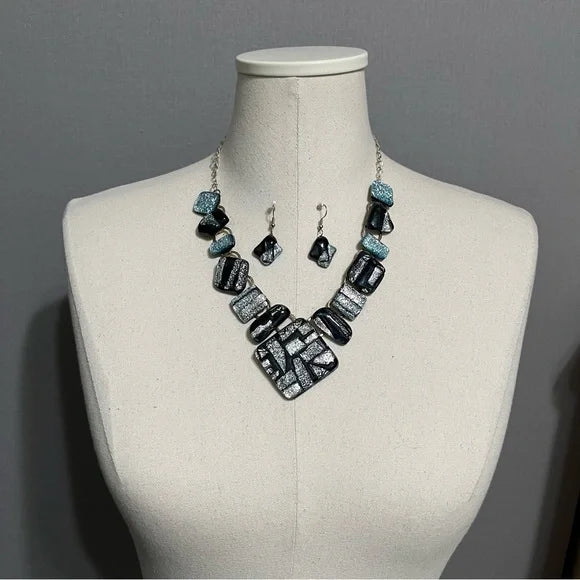 Metallic | Blue | Black Necklace Set