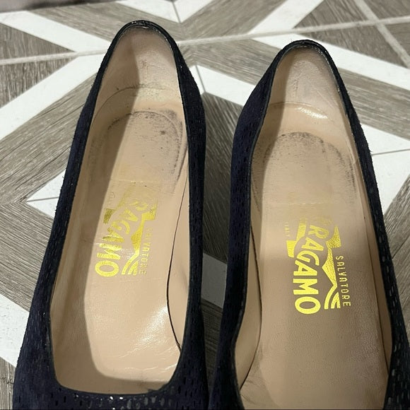 Vintage Salvatore Ferragamo Navy Low Heel Shoe Sz-6 1/2 B
