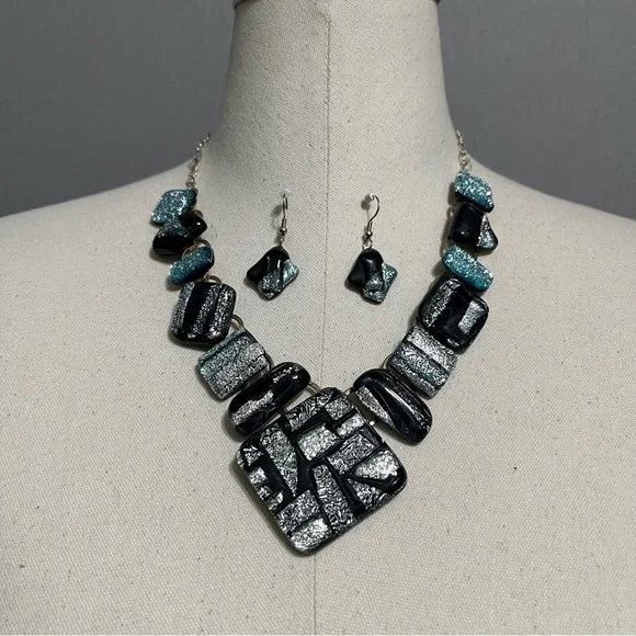Metallic | Blue | Black Necklace Set