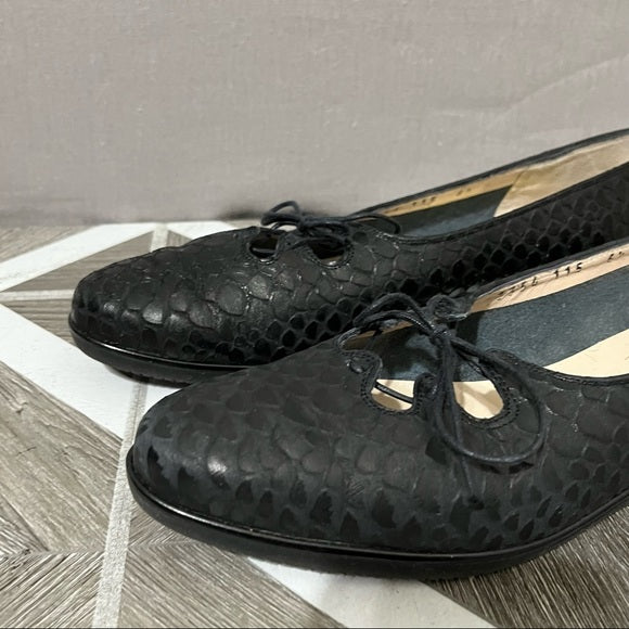 Vintage Salvatore Ferragamo Navy Flats Sz-6 1/2 M