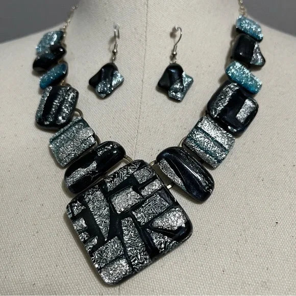 Metallic | Blue | Black Necklace Set