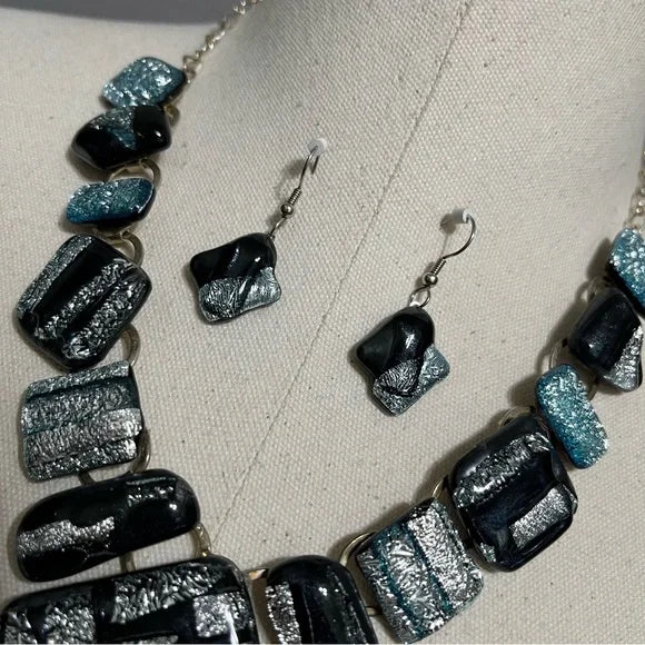 Metallic | Blue | Black Necklace Set
