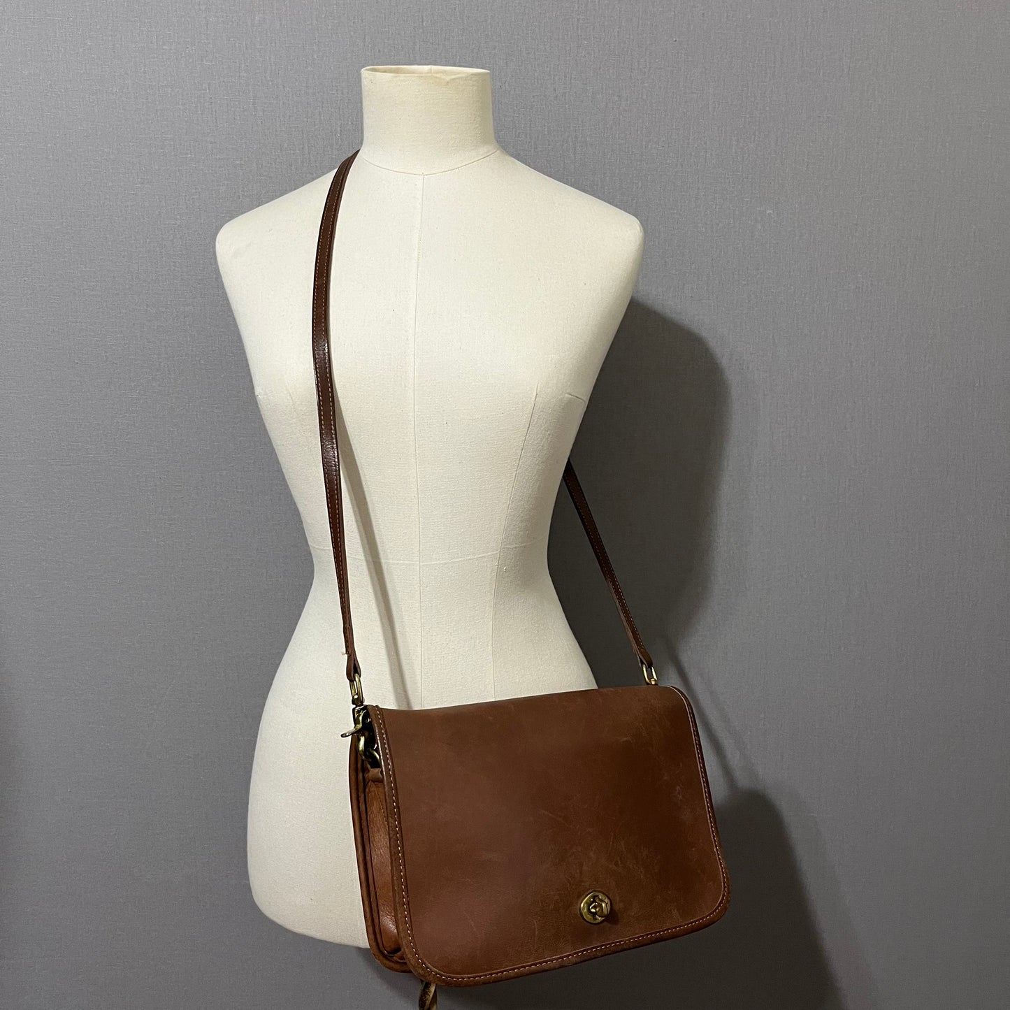 Vintage Coach Brown 9310 Crossbody Leather Handbag