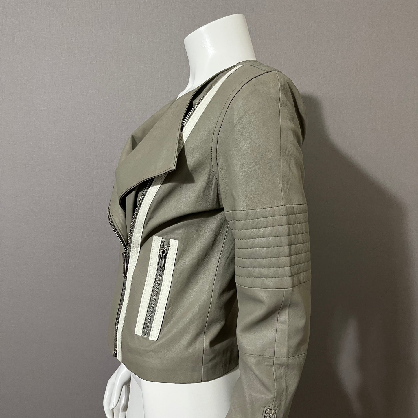 BB Dakota Taupe/White Asymmetrical Leather Jacket Sz-Small