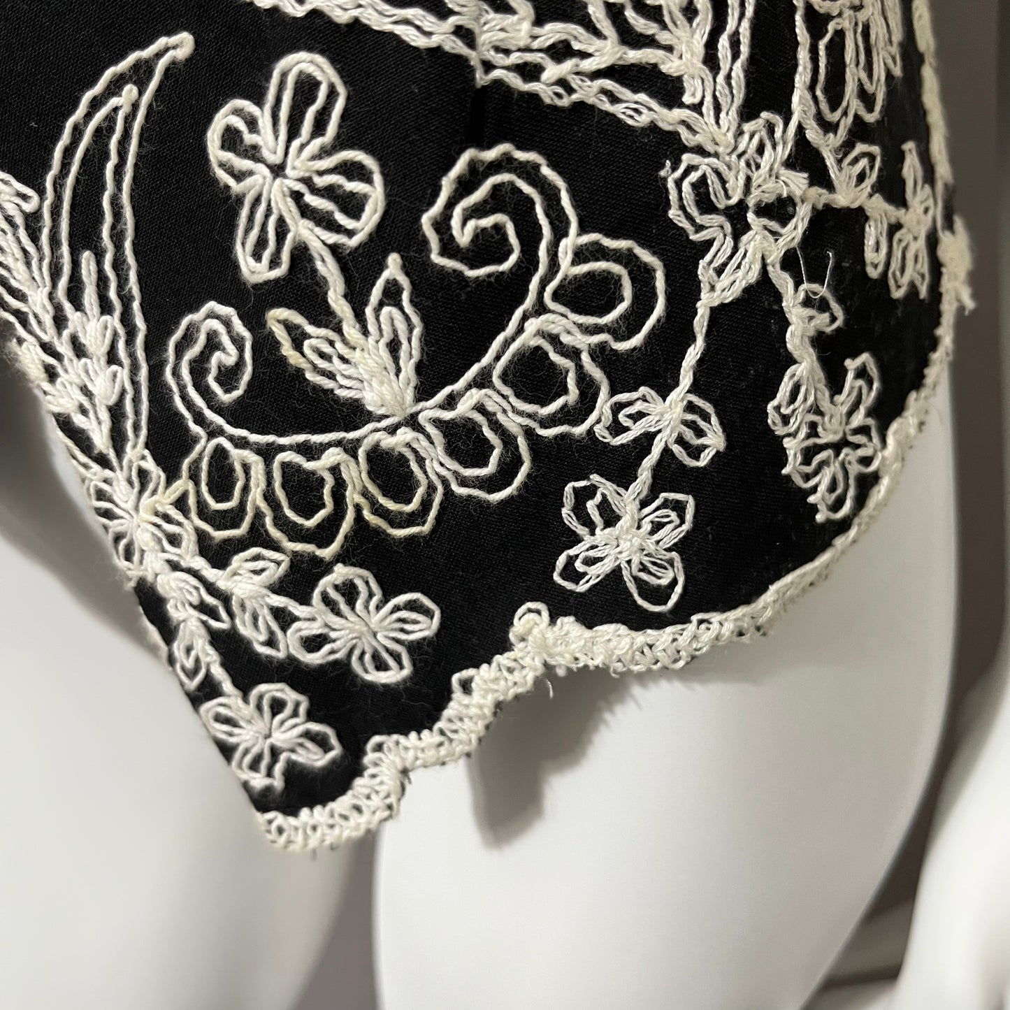 Vintage Sophisticates Black Embroidered Cotton Vest Sz-Small