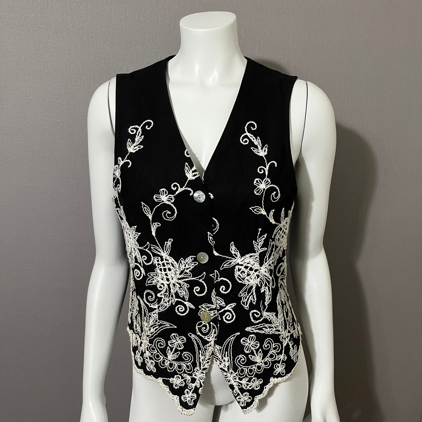 Vintage Sophisticates Black Embroidered Cotton Vest Sz-Small