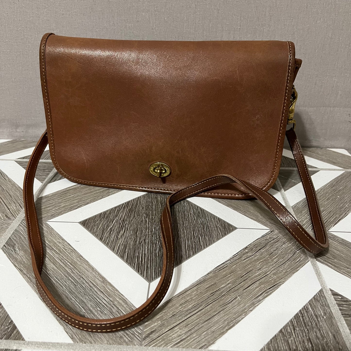 Vintage Coach Brown 9310 Crossbody Leather Handbag