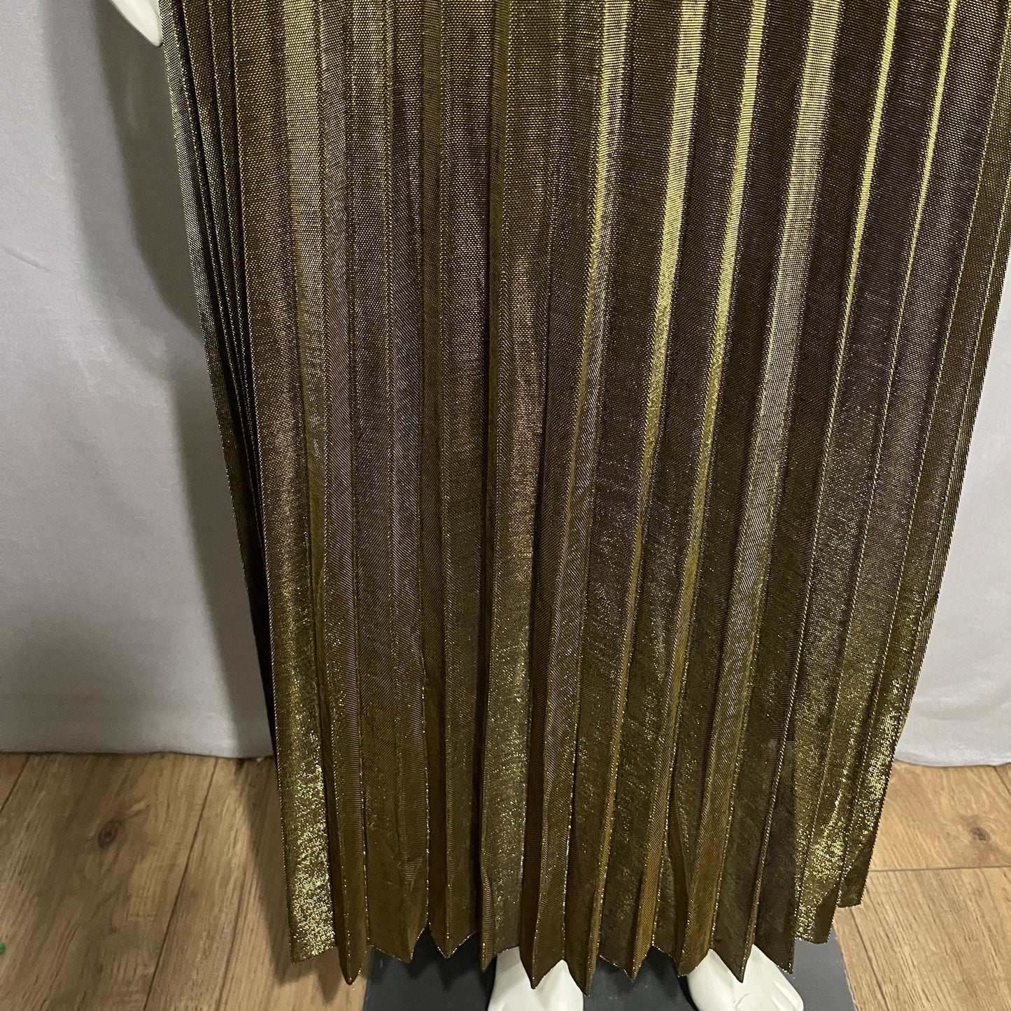 Metallic Pleated Maxi Skirt Sz-Large
