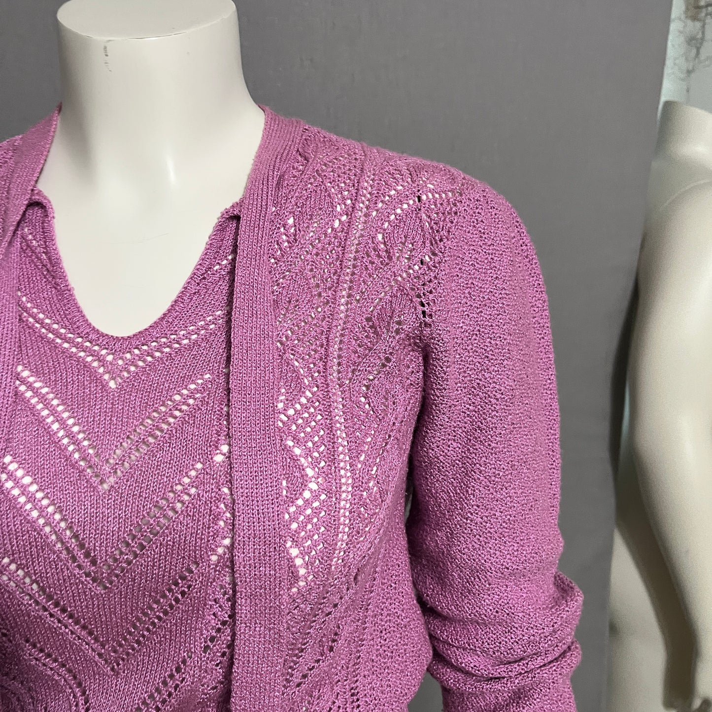 Vintage America Women's V-Neck Sweater in Pink