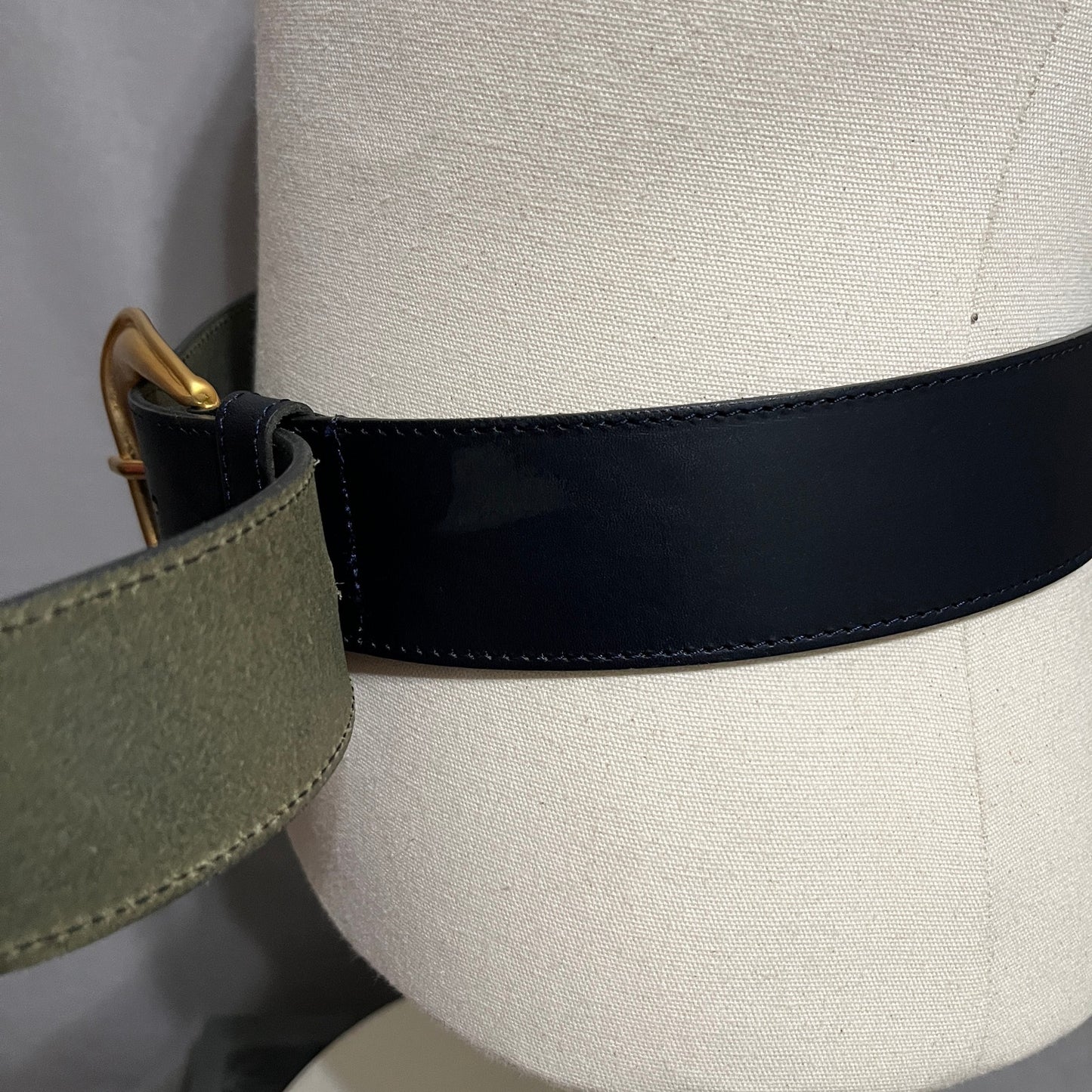 Vintage Dana Buchman Women’s Navy Wide Gold Buckle Belt Sz-32 Medium