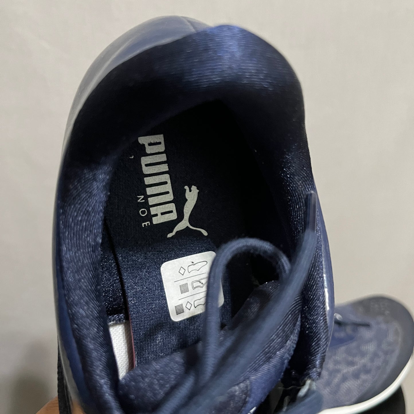 puma sneakers women 8 Navy & White Athletic Cleats