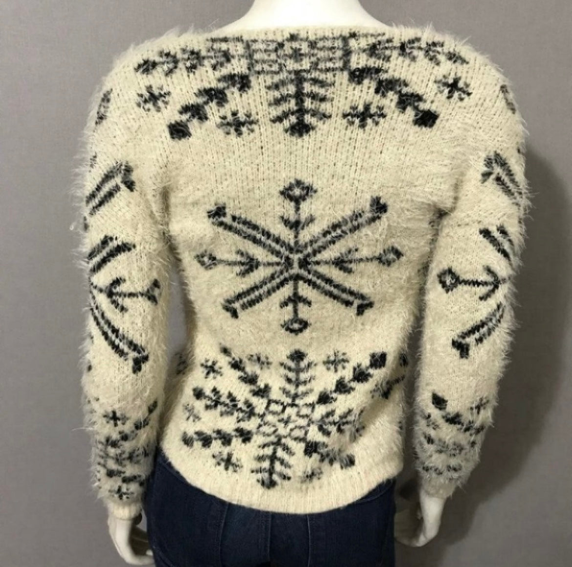 Finn & Clover Fuzzy Snowflake Sweater Sz-Small