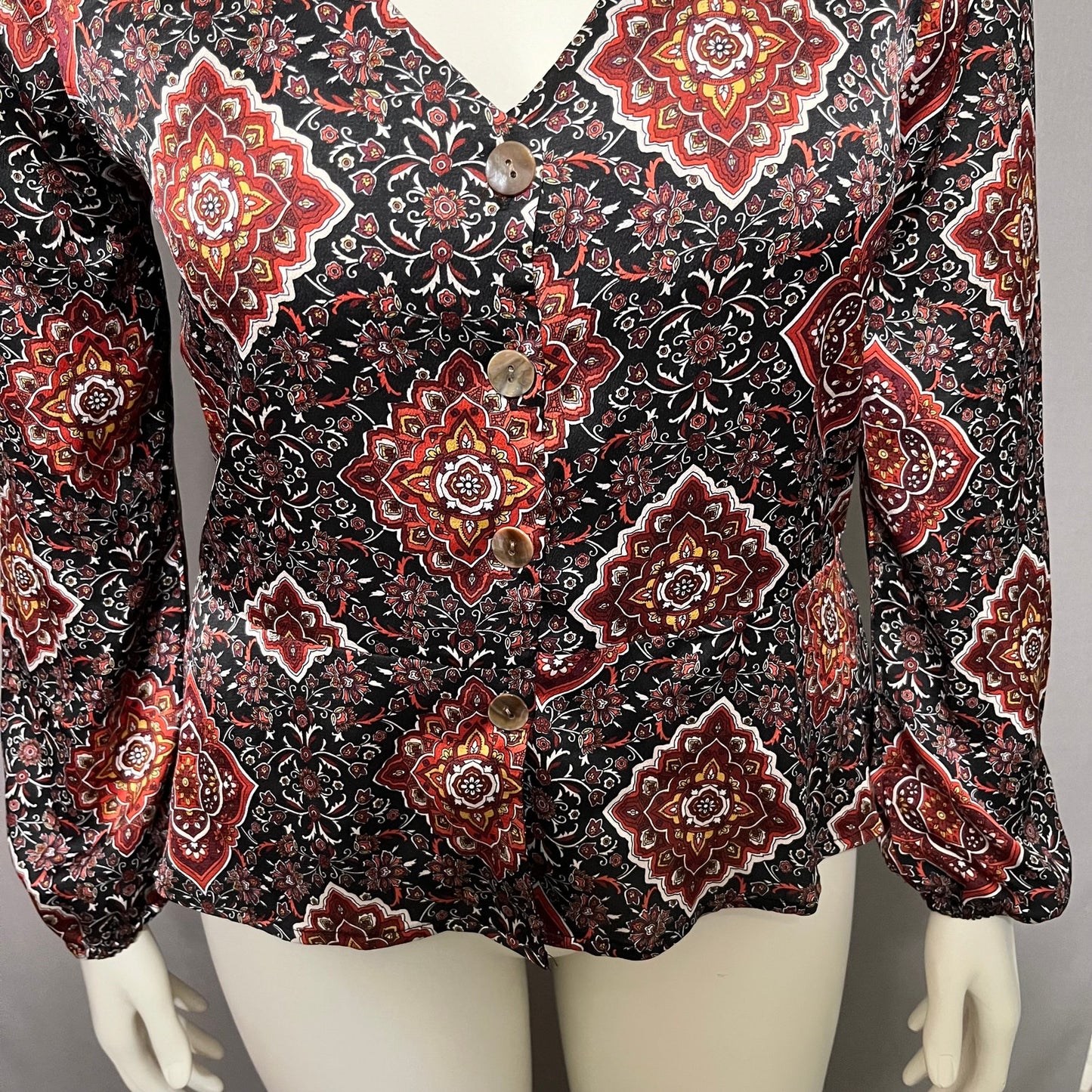 Satin Geometric Print Button Front V-Neck Long Sleeve Blouse Sz-Medium