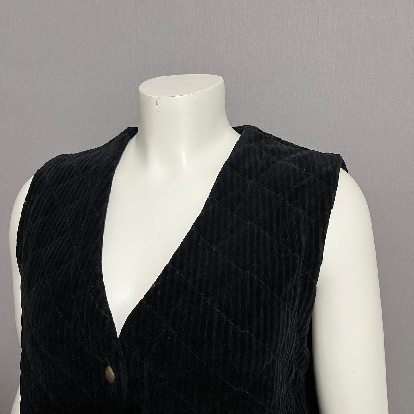 Liz & Co Quilted Black Velvet Button Front Vest Sz-Lg/XL