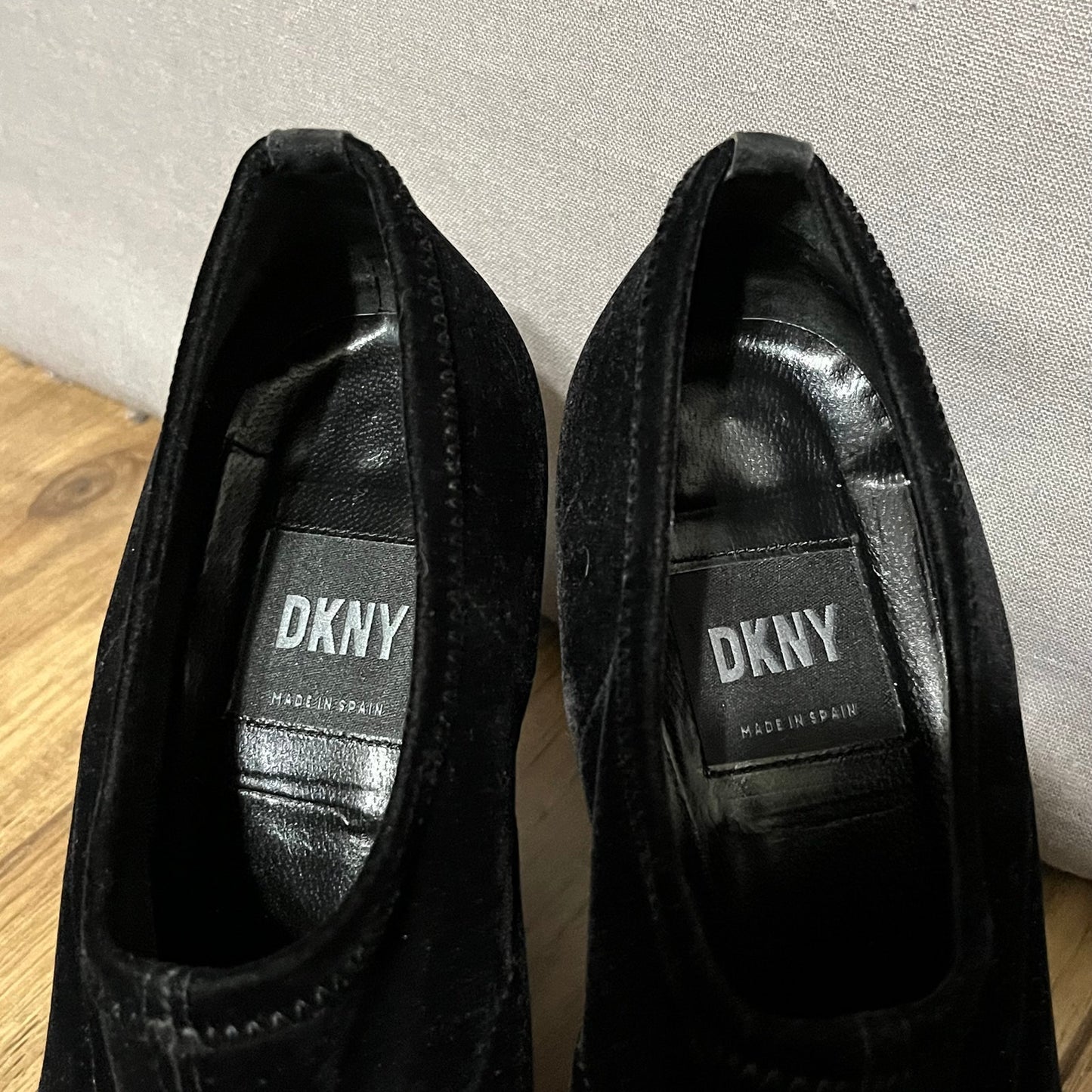 DKNY Velvet Black Square Closed Toe Heel Sz-9 1/2