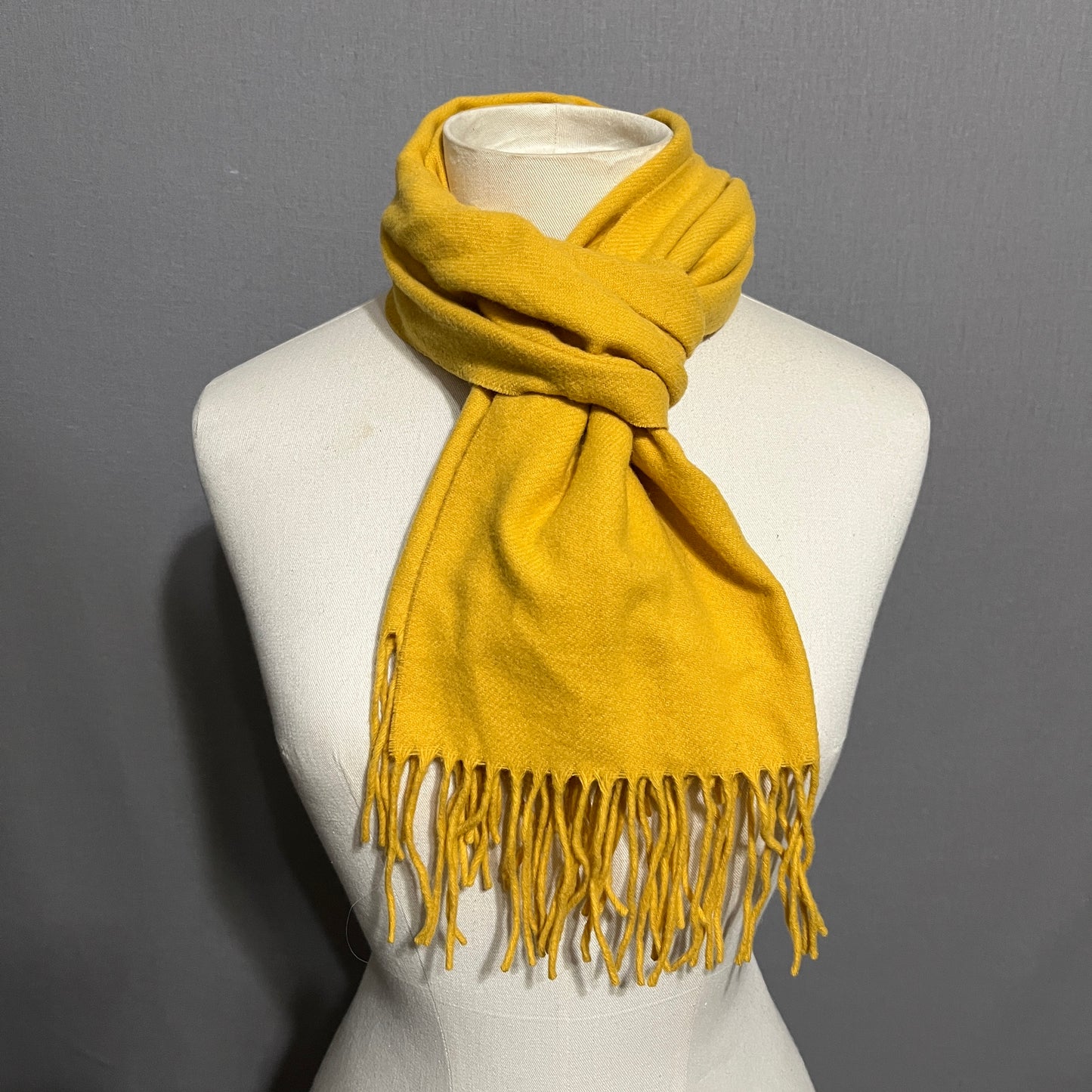 Neiman Marcus 100% Cashmere 100% Cashmere Scarf