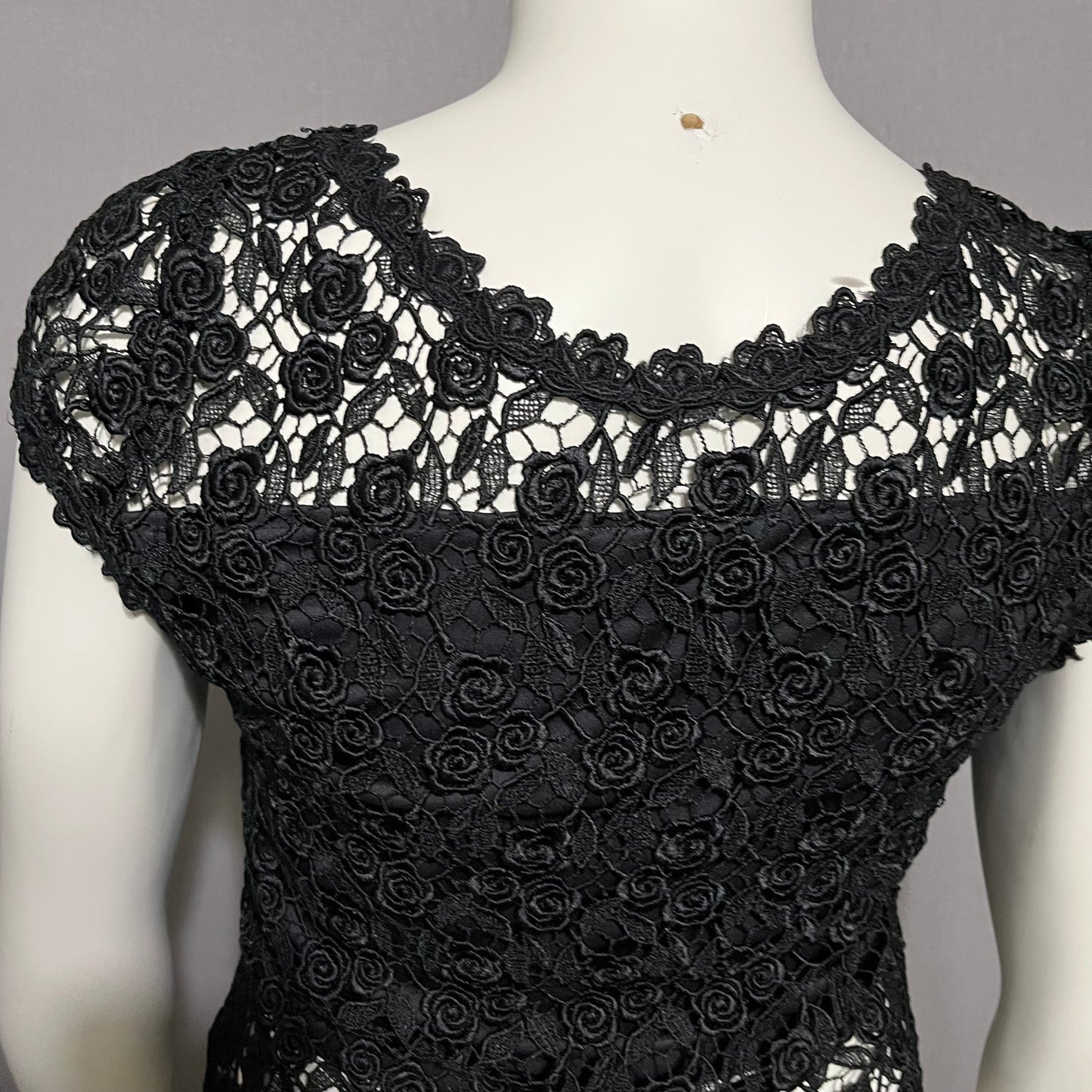Vintage Black Floral Rosettes Knit Top Sz-Medium