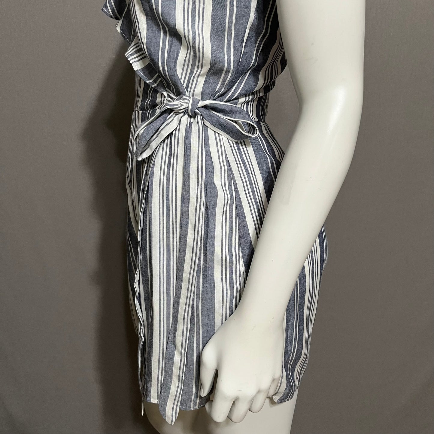 Entro Blueish Gray Striped Cold Shoulder Ruffle Romper Sz-Small