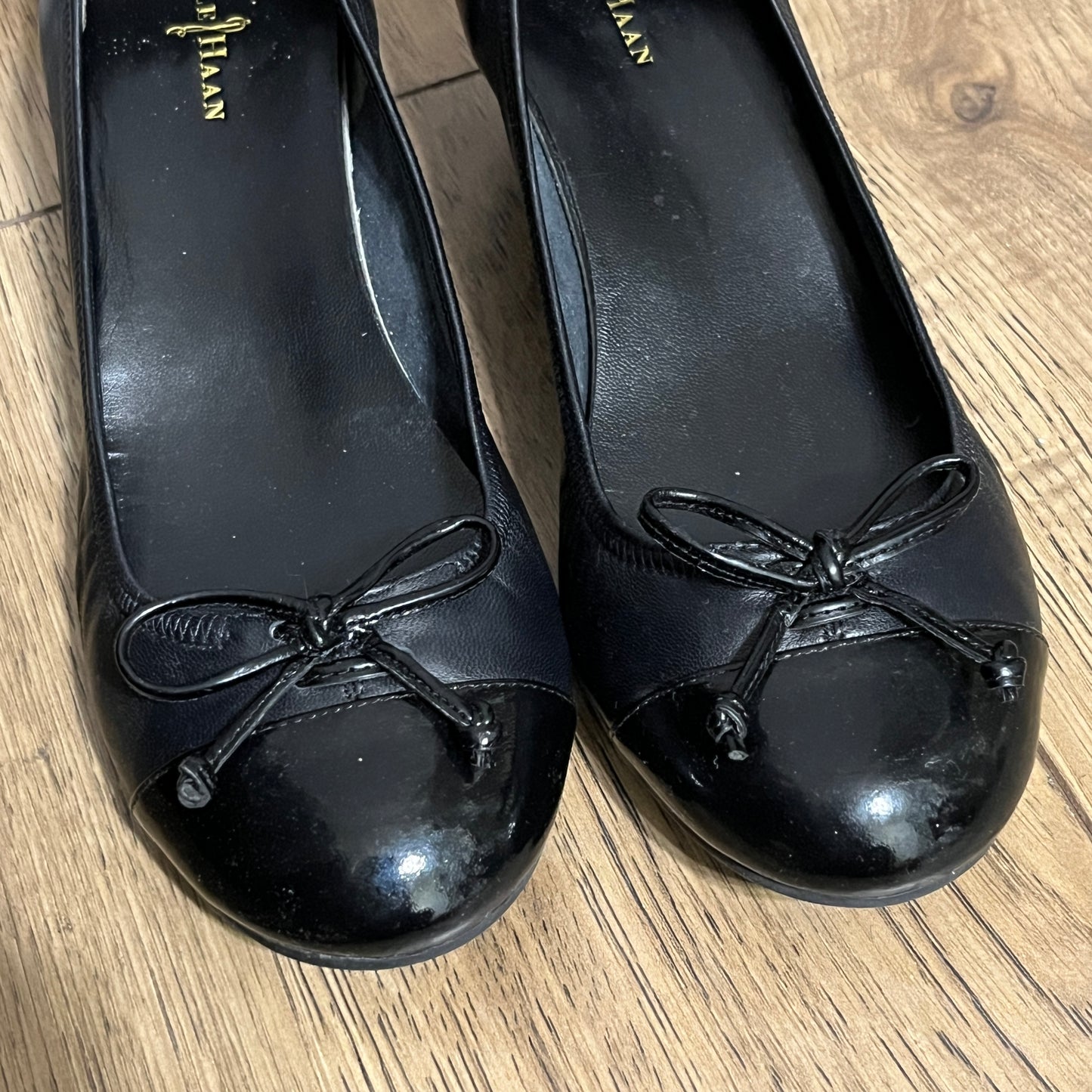cole haan womens Black leather Round Toe Bow Comfort heel shoes size 7.5
