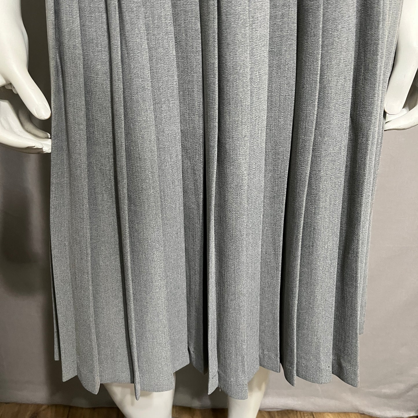 Samantha Taylor Gray A-Line Pleated Skirt Sz-6