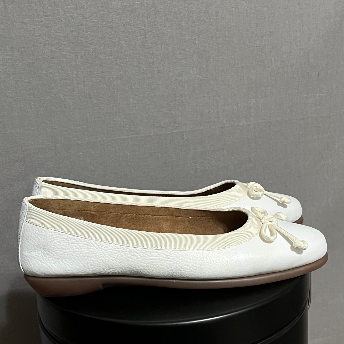 AEROSOLES White Bow Accent Flats
