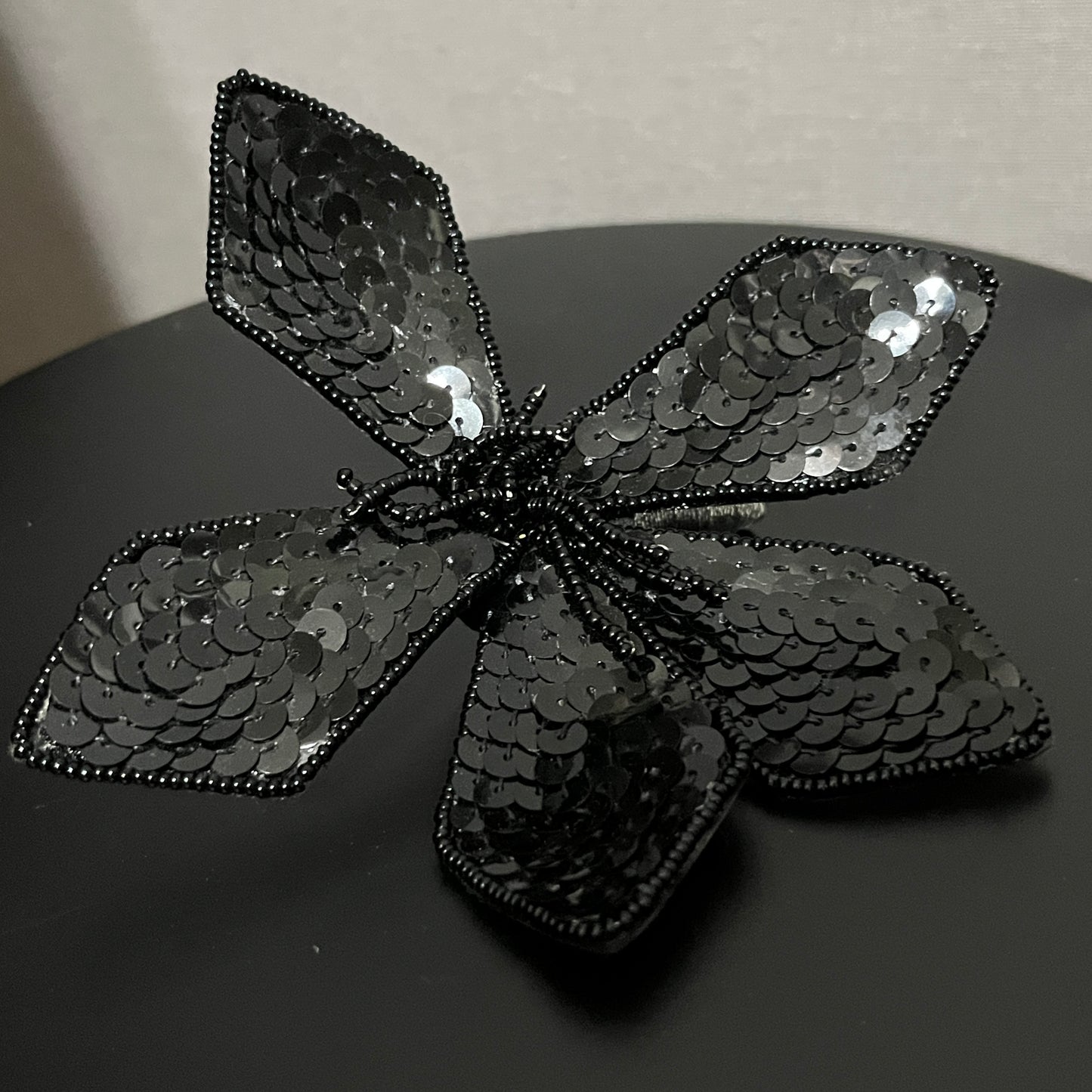 Baki Elegant Black Sequin Flower Brooch