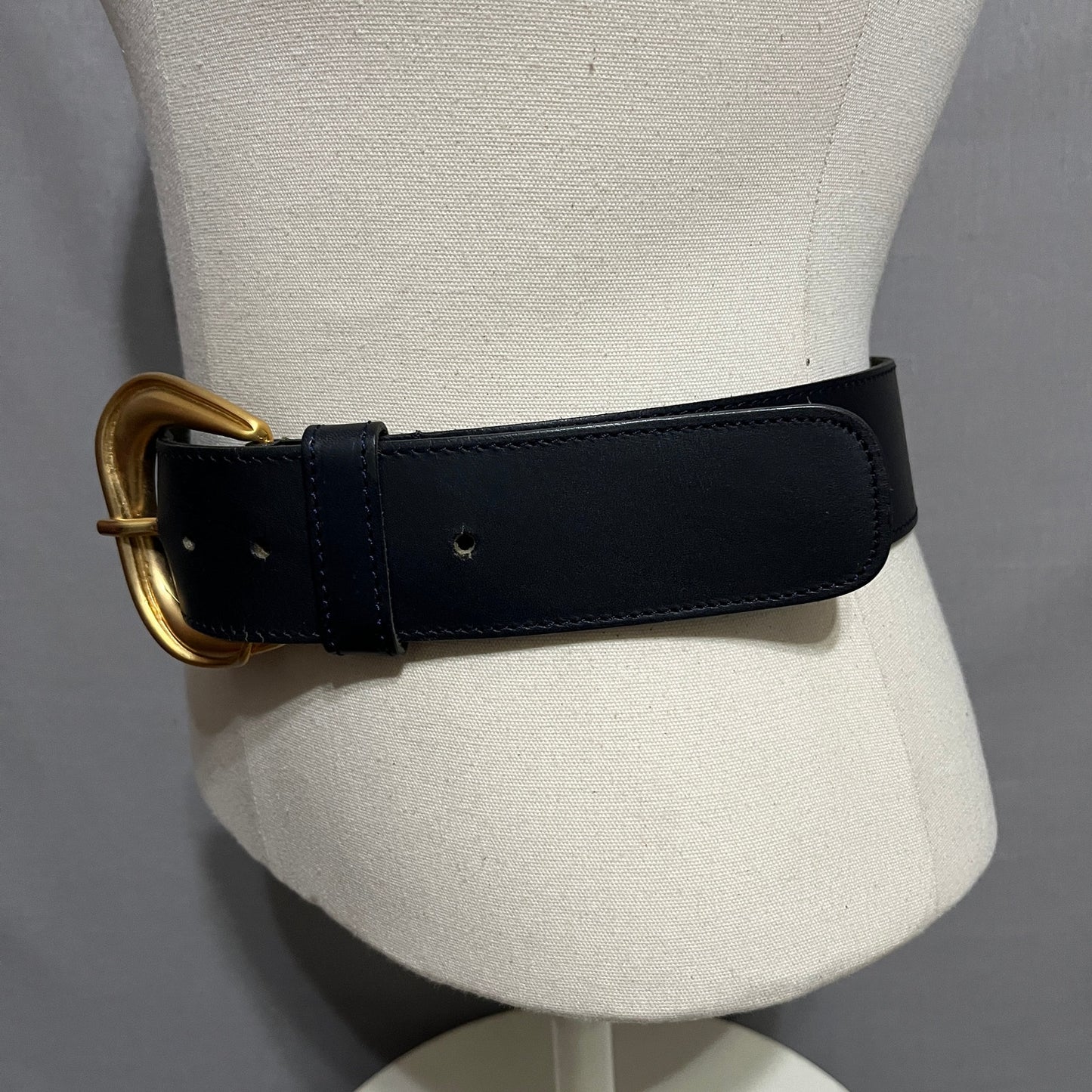 Vintage Dana Buchman Women’s Navy Wide Gold Buckle Belt Sz-32 Medium