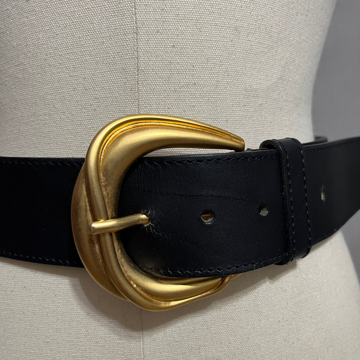 Vintage Dana Buchman Women’s Navy Wide Gold Buckle Belt Sz-32 Medium