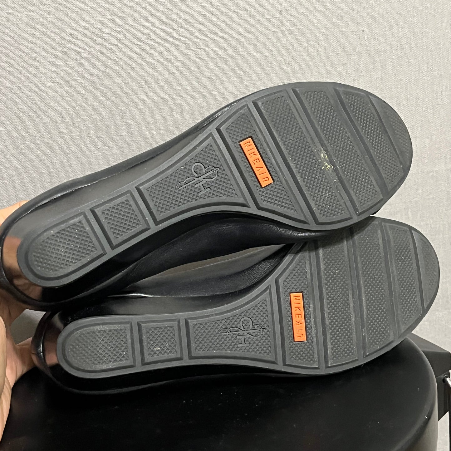 cole haan womens Black leather Round Toe Bow Comfort heel shoes size 7.5