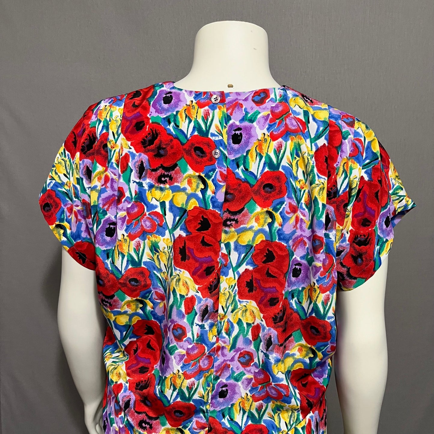 Tess Bright All Over Floral Short Sleeve Blouse Sz-Large