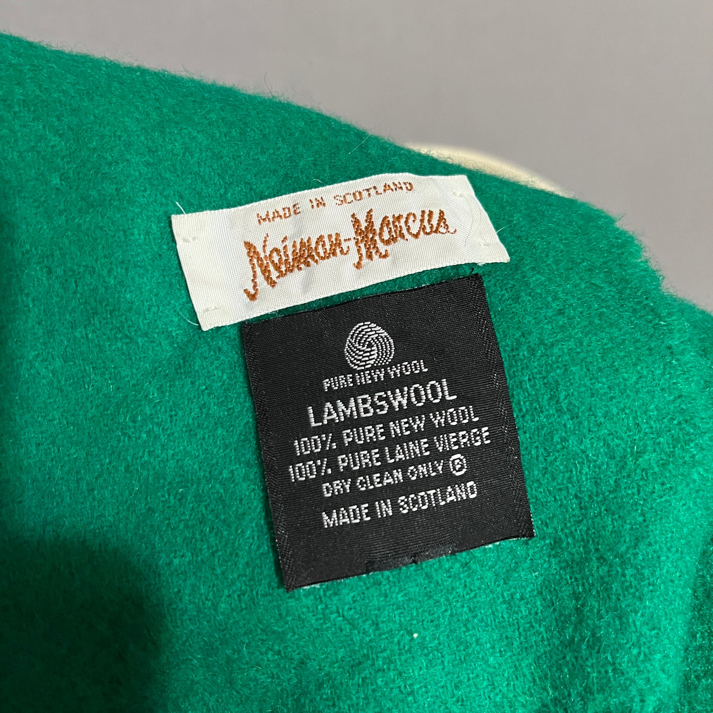 VTG Neiman Marcus 100% Lambswool Kelly Green Fringe Scarf