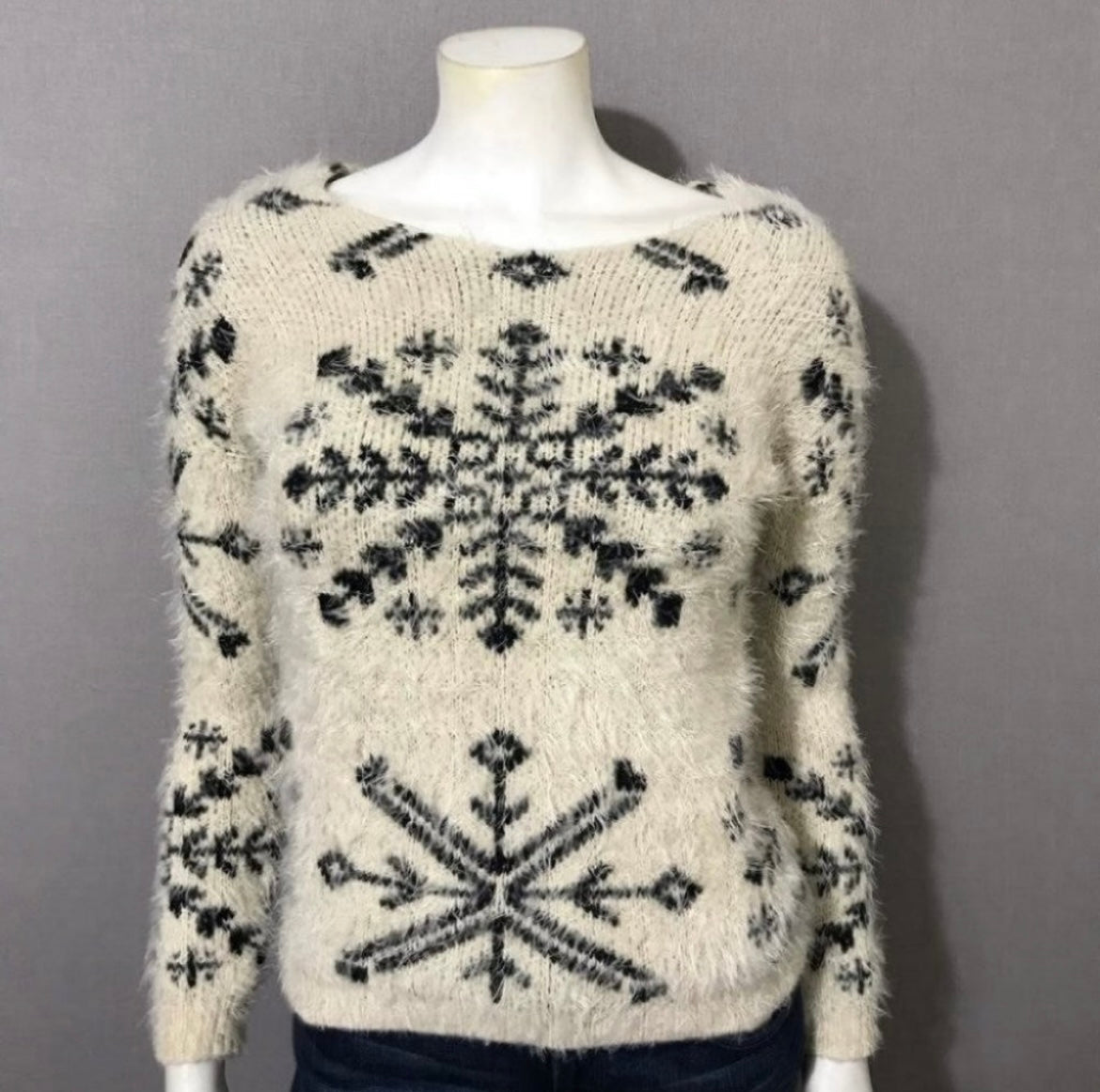 Finn & Clover Fuzzy Snowflake Sweater Sz-Small