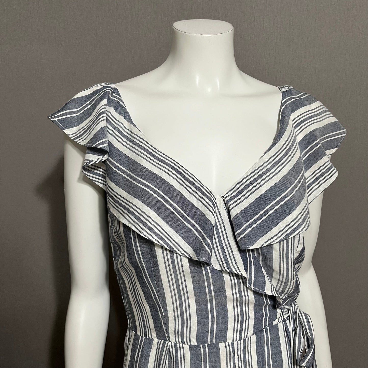 Entro Blueish Gray Striped Cold Shoulder Ruffle Romper Sz-Small