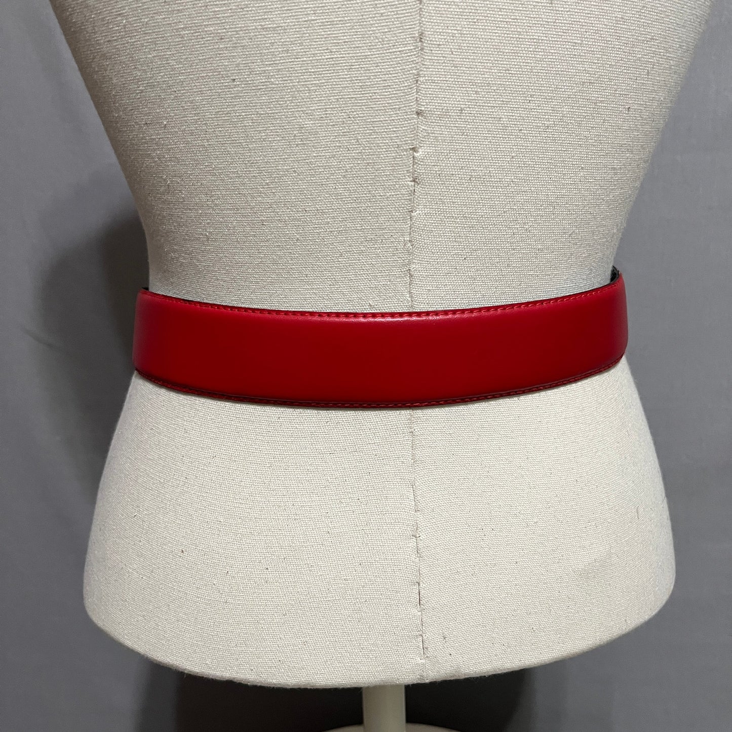 Vintage Tarox Made In Italy Red Leather Gold Buckle With Chain Belt Sz-Sm/Med