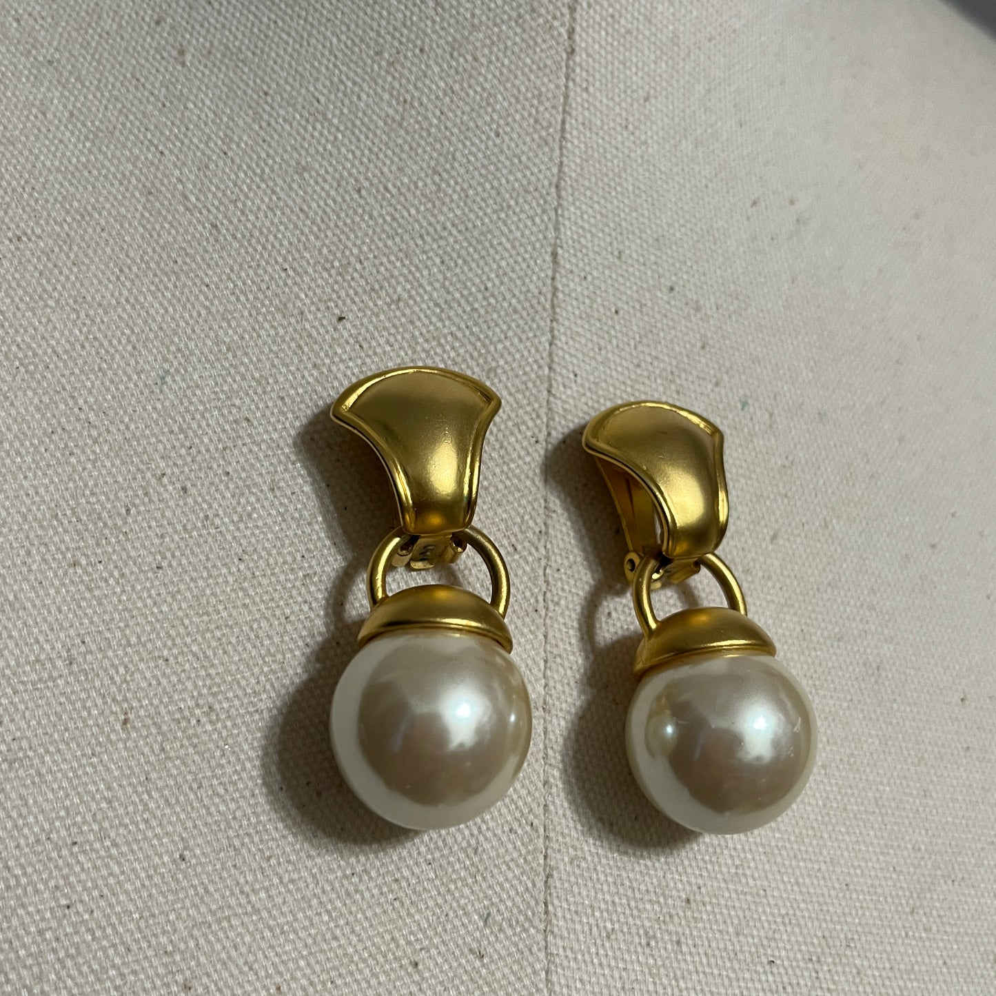 Vintage Door Knocker’s Gold and Cream Pearl Clip On Earrings