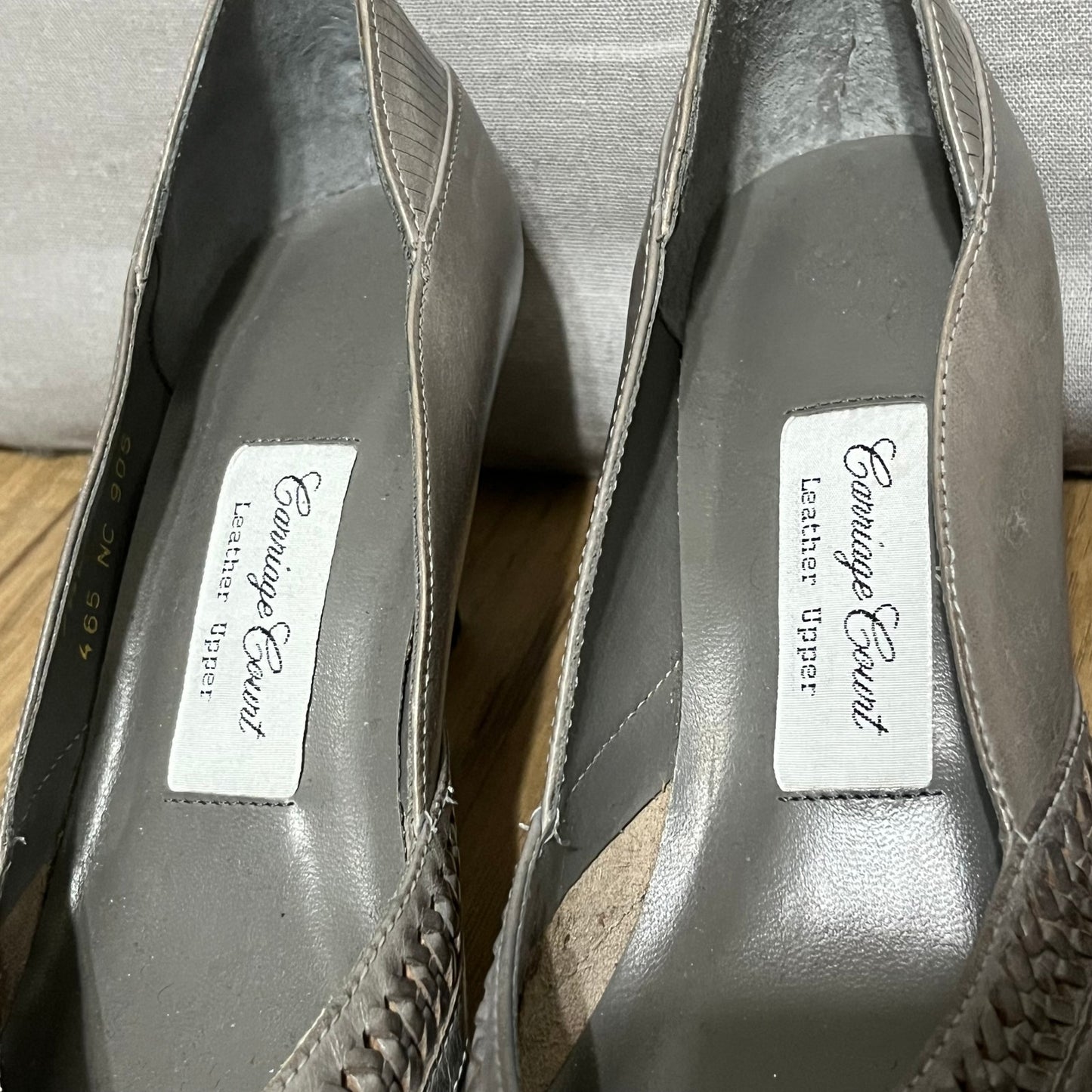 Carriage Court Vintage Grey Geometric Print Pointy Toe Kitten Heel Sz-7 1/2 B